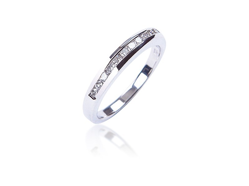 18ct White Gold Eternity Ring with 0.25ct Diamonds.