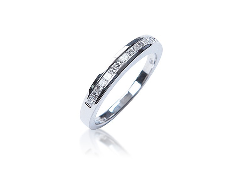 18ct White Gold Eternity Ring with 0.25ct Diamonds.