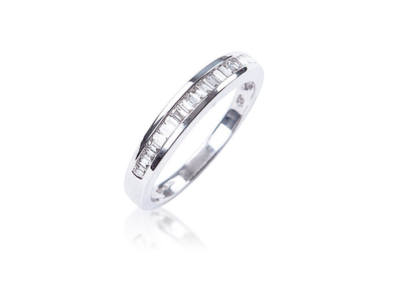 18ct White Gold Eternity Ring with 0.25ct Diamonds.