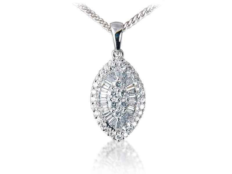 18ct White Gold Pendant with 0.50ct Diamonds. 