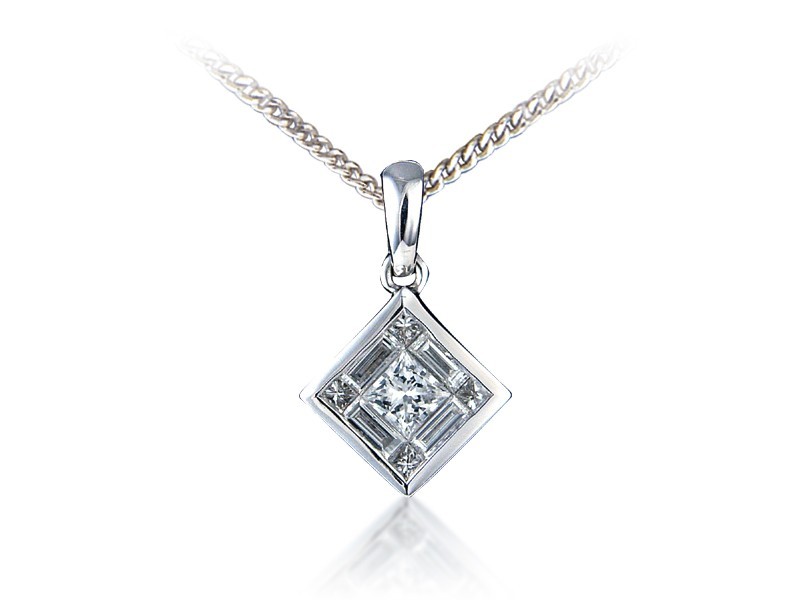 18ct White Gold Pendant with 0.50ct Diamonds. 