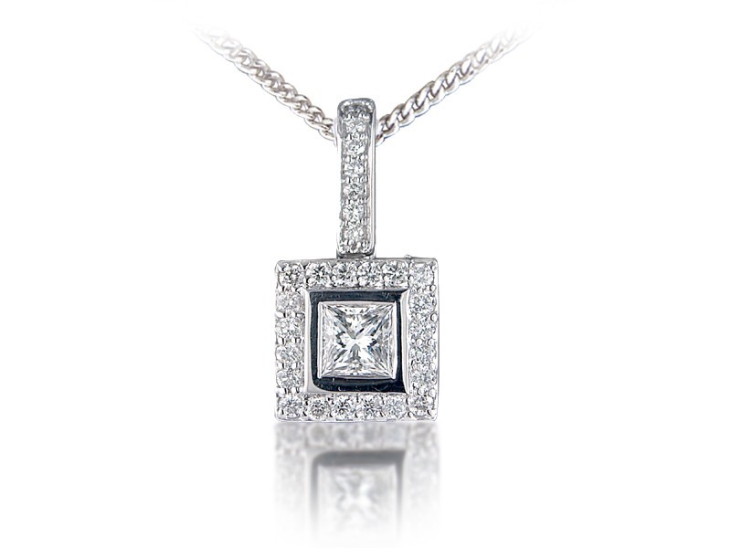 18ct White Gold Pendant with 0.75ct Diamonds.