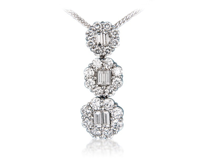 18ct White Gold Pendant with 1.15ct Diamonds. 