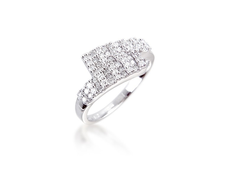 9ct White Gold ring with 0.25ct 0.25ct Diamonds.