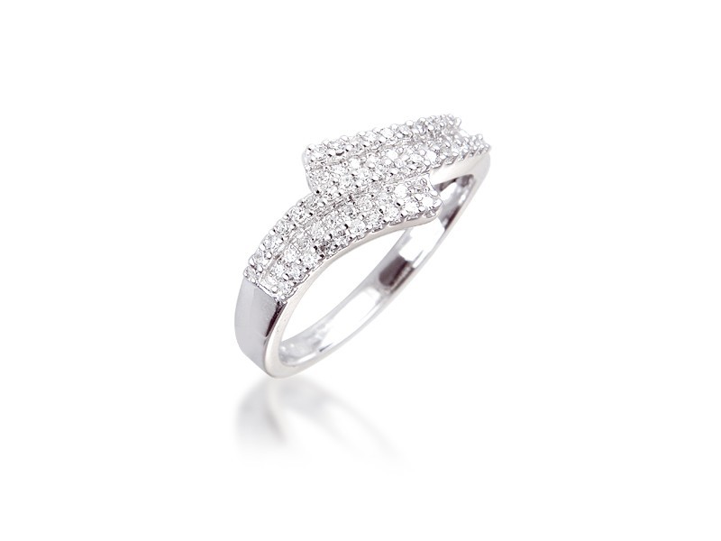 9ct White Gold ring with 0.25ct Diamonds.