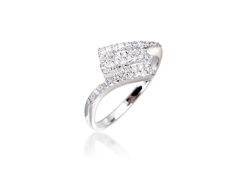 9ct White Gold ring with 0.20ct Diamonds.