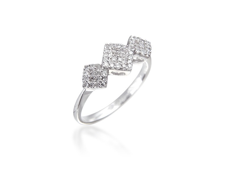 9ct White Gold ring with 0.20ct Diamonds.