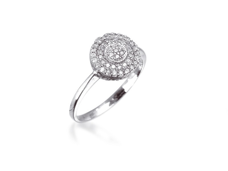 9ct White Gold ring with 0.20ct Diamonds.