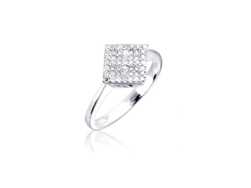 9ct White Gold ring with 0.20ct Diamonds.