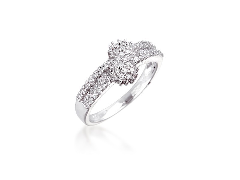 9ct White Gold ring with 0.25ct Diamonds.