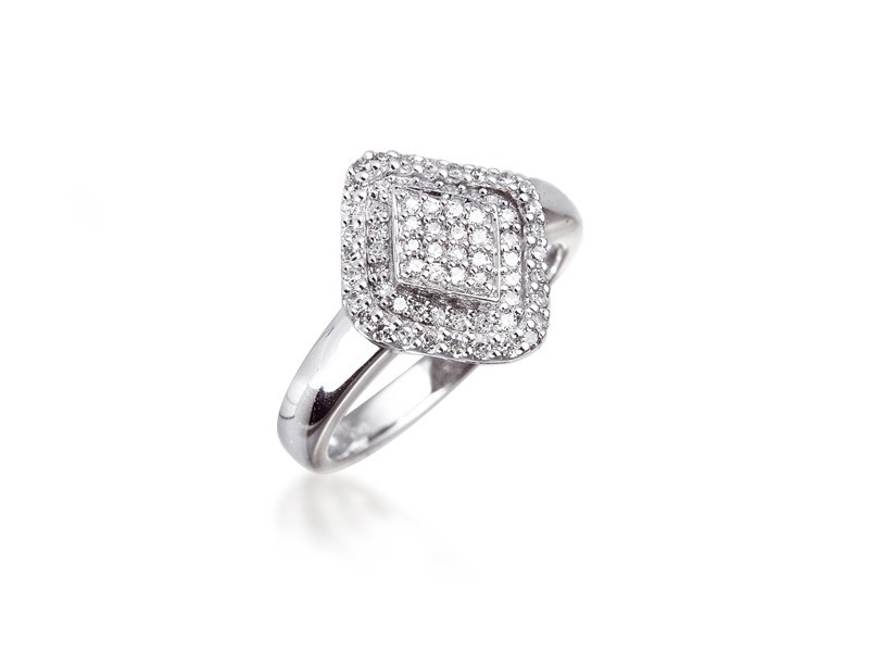 9ct White Gold ring with 0.27ct Diamonds.