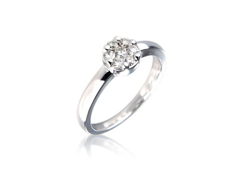 9ct White Gold ring with 0.25ct Diamonds.