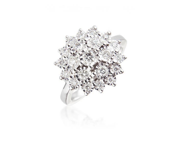 9ct White Gold ring with 0.50ct Diamonds.