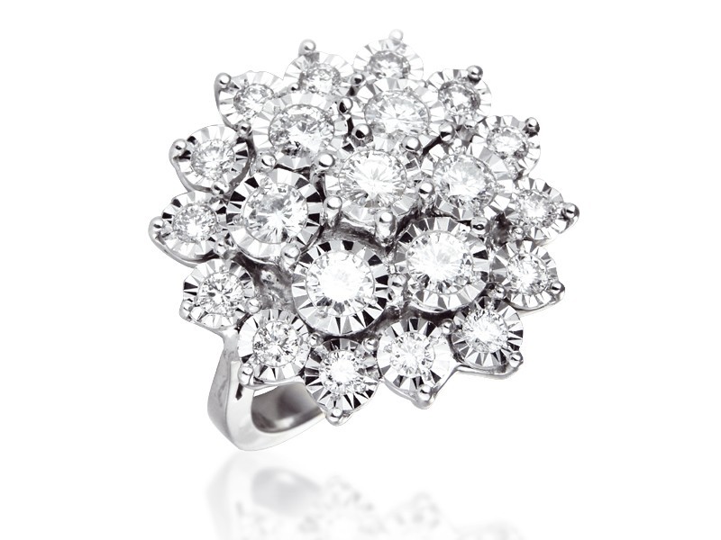 9ct White Gold ring with 2.00ct Diamonds.