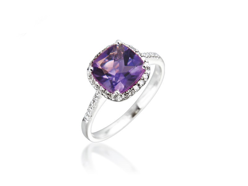 9ct White Gold ring set with Diamonds & 2.75ct Amethyst Centre Stone