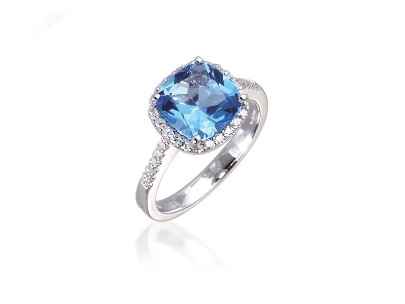 9ct White Gold ring set with Diamonds & 2.75ct Blue Topaz Centre Stone