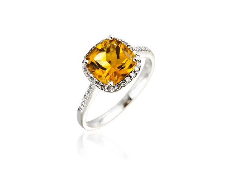 9ct White Gold ring set with Diamonds & 3.30ct Citrine Centre Stone