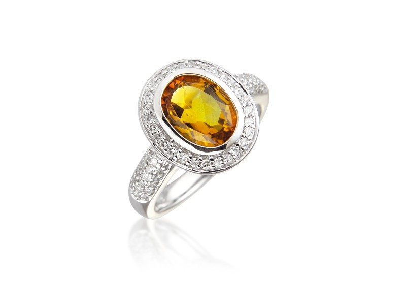 9ct White Gold ring set with Diamonds & 3.00ct Oval Shape Citrine Centre Stone