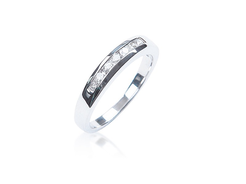 9ct White Gold Eternity Ring with 0.25ct Diamonds. 