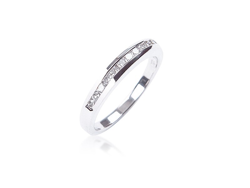 9ct White Gold Eternity Ring with 0.25ct Diamonds. 