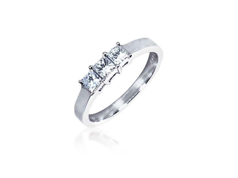 3 stone Platinum ring with 0.50ct Diamonds. 