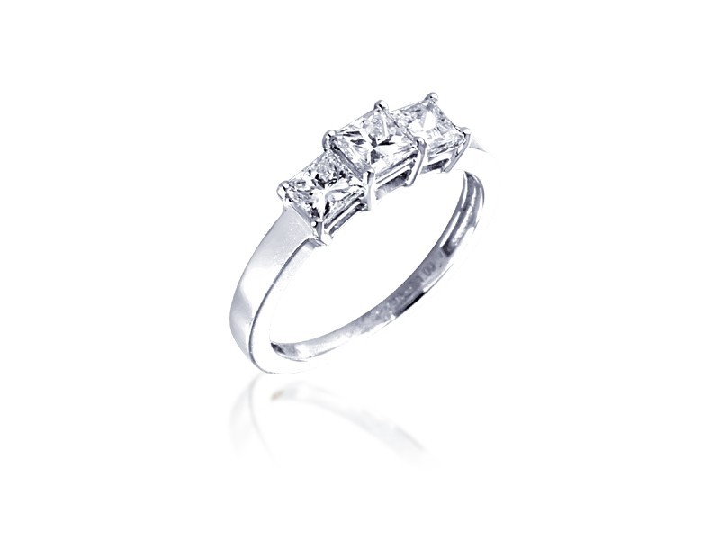 3 stone Platinum ring with 1.00ct Diamonds. 