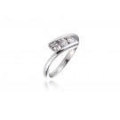 3 stone 18ct White Gold ring with 0.33ct Diamonds.