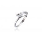 3 stone 18ct White Gold ring with 0.33ct Diamonds.